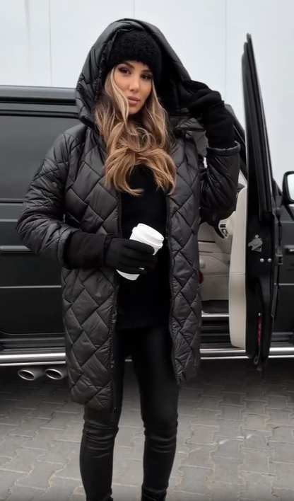 Bogna | Stilig vattert pufferjakke med hette